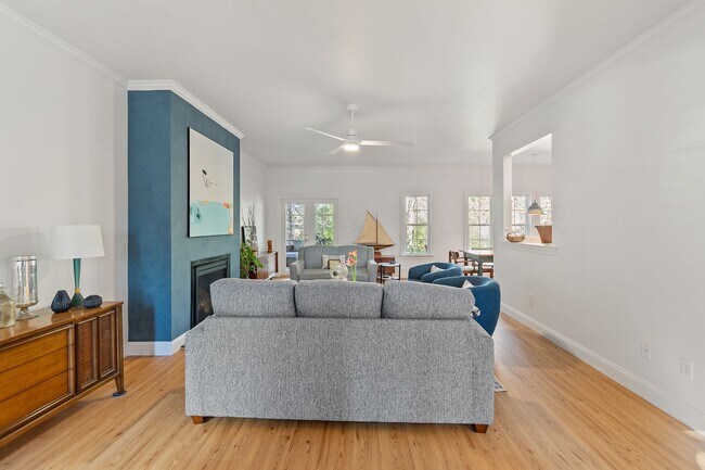 Building Photo - Amazing home in sought-after Winding River Plantation