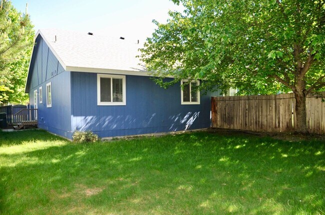 Building Photo - 4024 E 2nd Ave