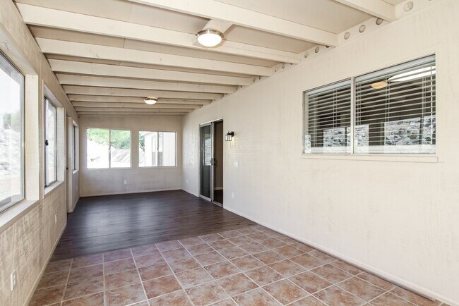 Building Photo - 2690 W Saddle Ranch Pl