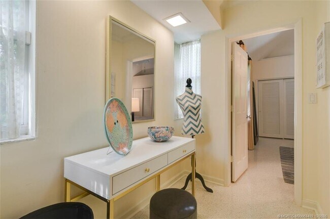 Building Photo - 229 Colony Rd