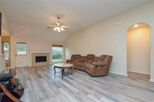 Building Photo - 20203 Goss Hollow Ln