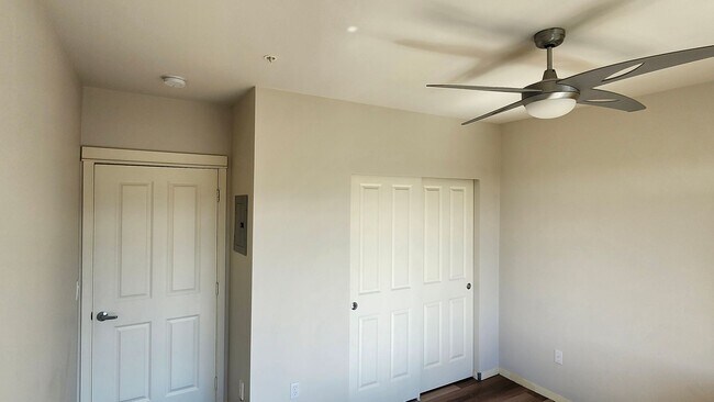 Building Photo - Lake Union View Condo 2 bed Avail 10/1