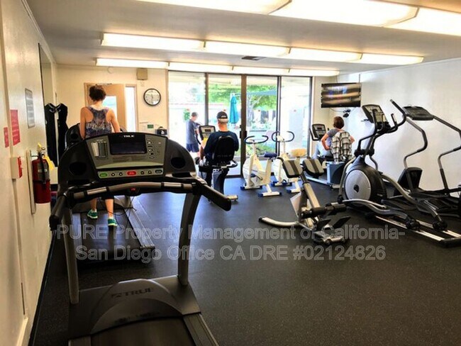 Building Photo - 12555 Oaks N Dr