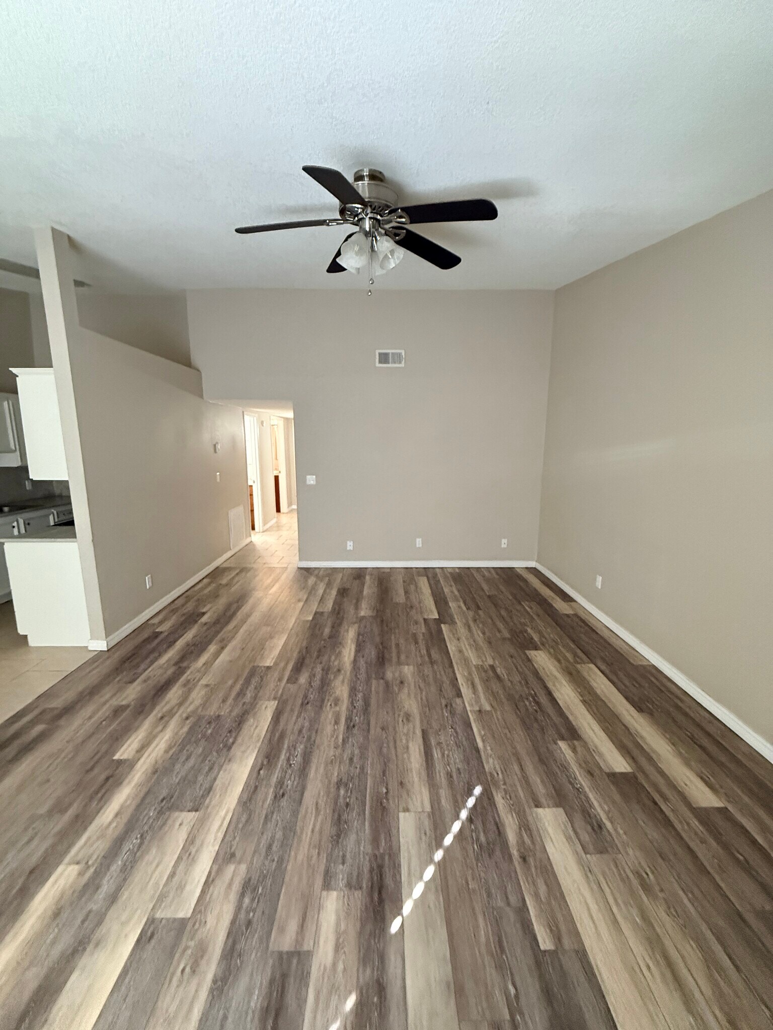 Building Photo - 822 Hardy Springs Cir