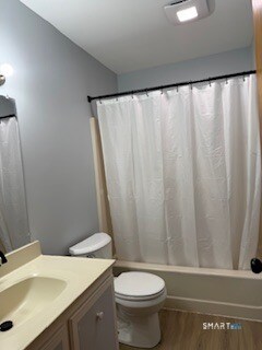 Building Photo - 702 Twin Circle Dr