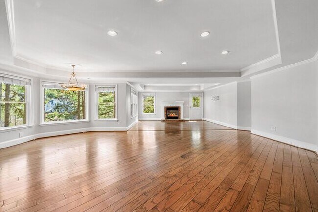 Building Photo - 7015 Blackthorn Ln