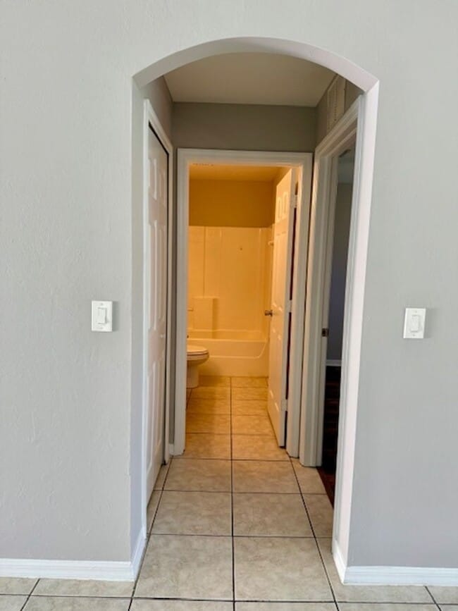 Building Photo - 18-Month Lease at $1,425 / 12-Month Lease ...