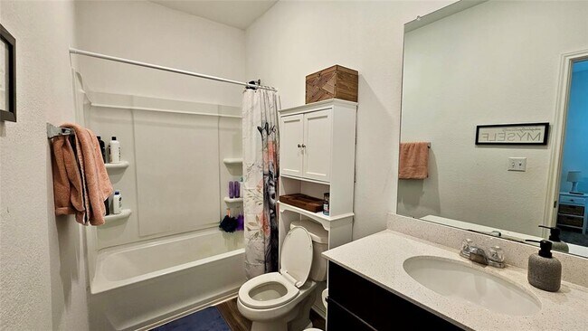 Building Photo - 13400 Banquete St