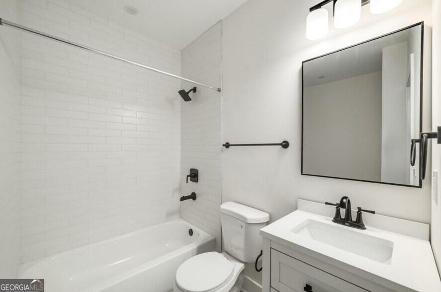 Building Photo - 936 Byron Dr SW