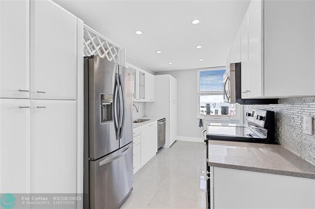 Building Photo - 2800 E Sunrise Blvd