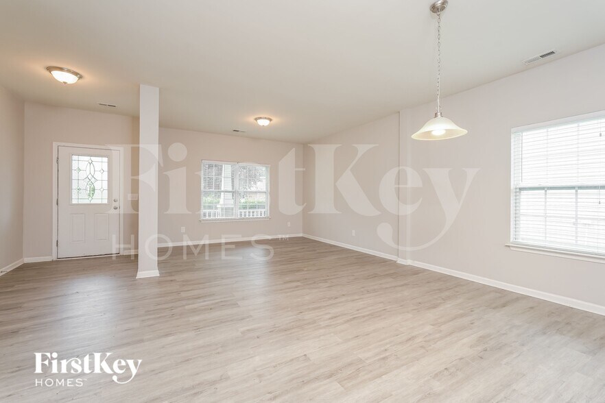 Building Photo - 3283 Grandview Club Rd