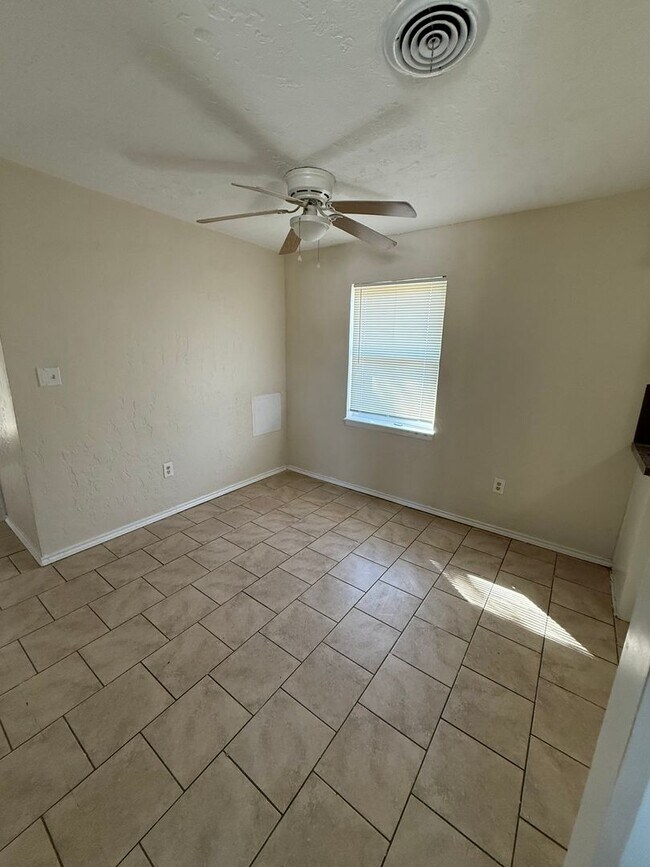 Building Photo - 2312 NW 46th- $200 OFF THE FIRST MONTH!