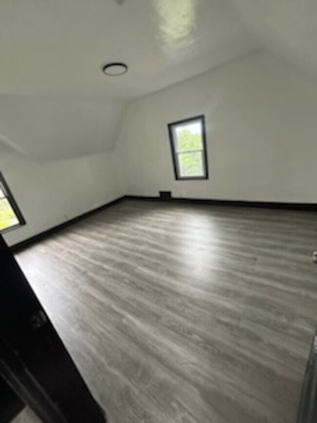 Building Photo - Newly Update 3 bedroom 1 bath house for rent in Port Vue!