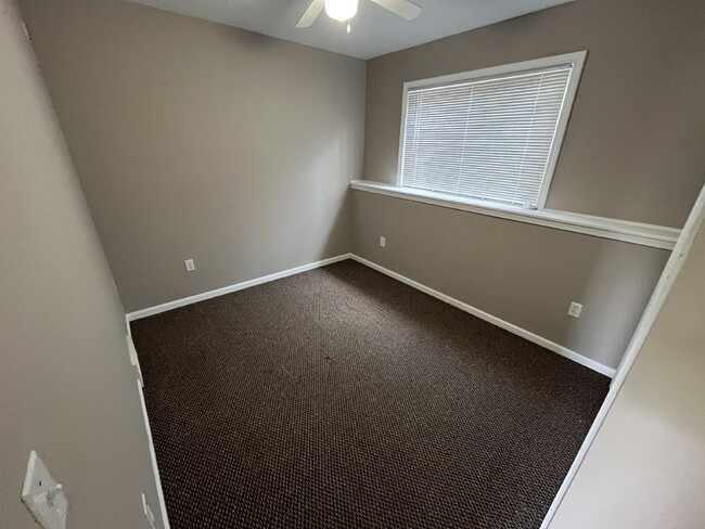 Building Photo - Spacious 4-Bedroom, 3-Bathroom House in Ca...