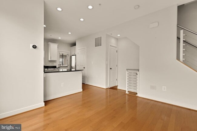 Building Photo - 4333 Kennedy St