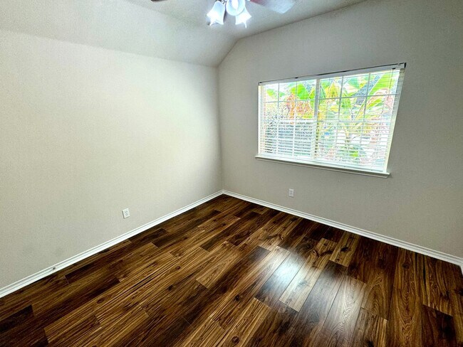 Building Photo - 1703 Stonewick Dr