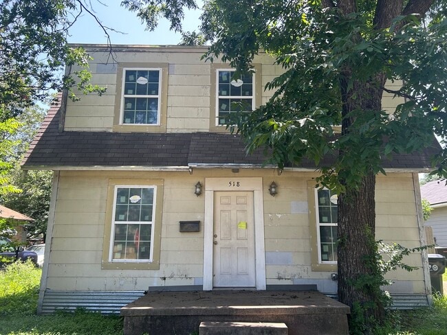 Building Photo - Updated 2 Story Home