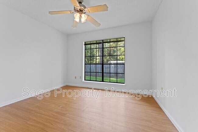 Building Photo - 1142/1144 Willow Creek Dr