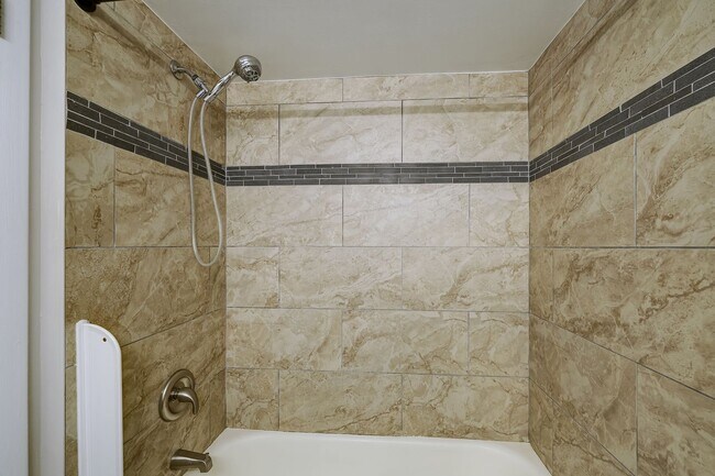 Building Photo - Two-level 2BR/2BA Condo with Balcony and Garage Parking