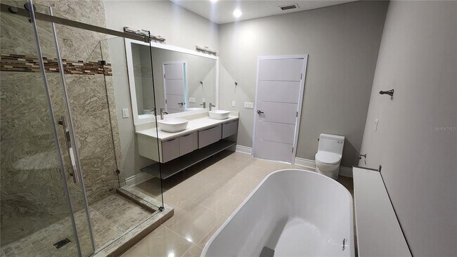 Building Photo - 1968 Greenbriar Ter