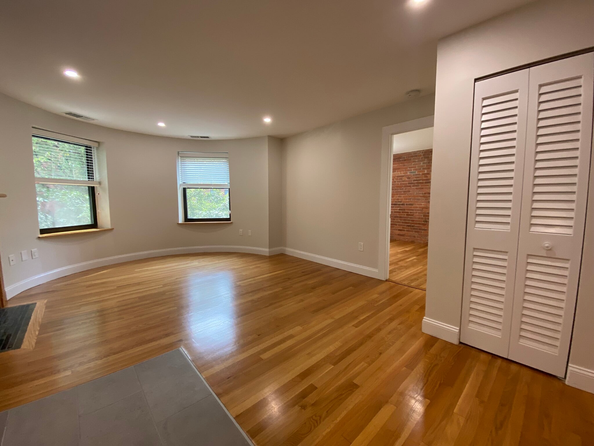 Building Photo - 95 Gainsborough St