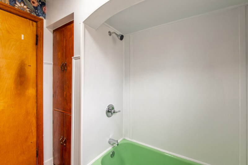 Building Photo - 601 Riverview Dr