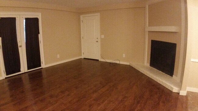 Primary Photo - Beautiful one bedroom apartment close to N...