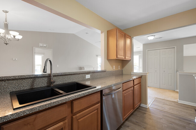 Updated kitchen 2022 - 1845 Flagstone Cir