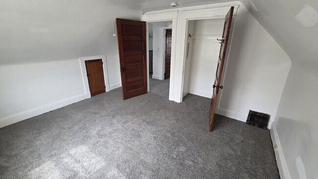 Building Photo - "3-Bed Comfort, Style & Nearby Recreation!"