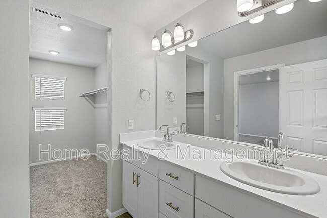 Building Photo - 12220 Dairy St