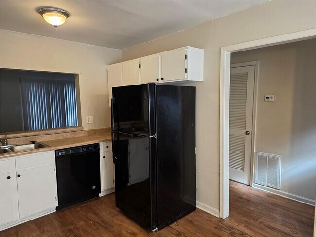 Building Photo - 1225 Oakplace Dr SW