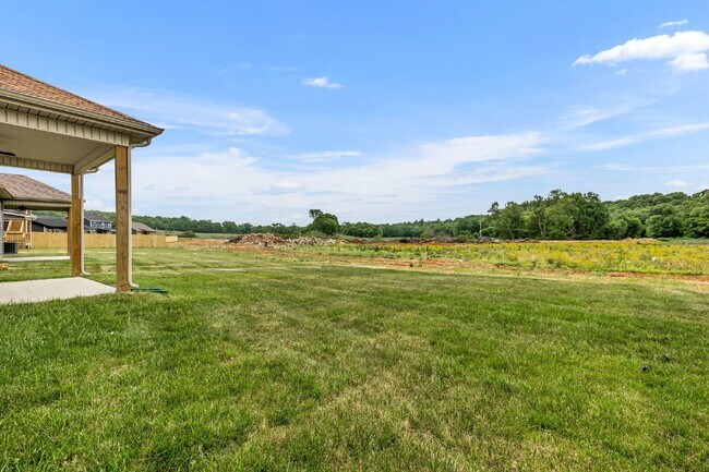 Building Photo - Charming 3 Bedroom Home with 2 Full Baths in Clarksville, TN - Don't Miss Out!