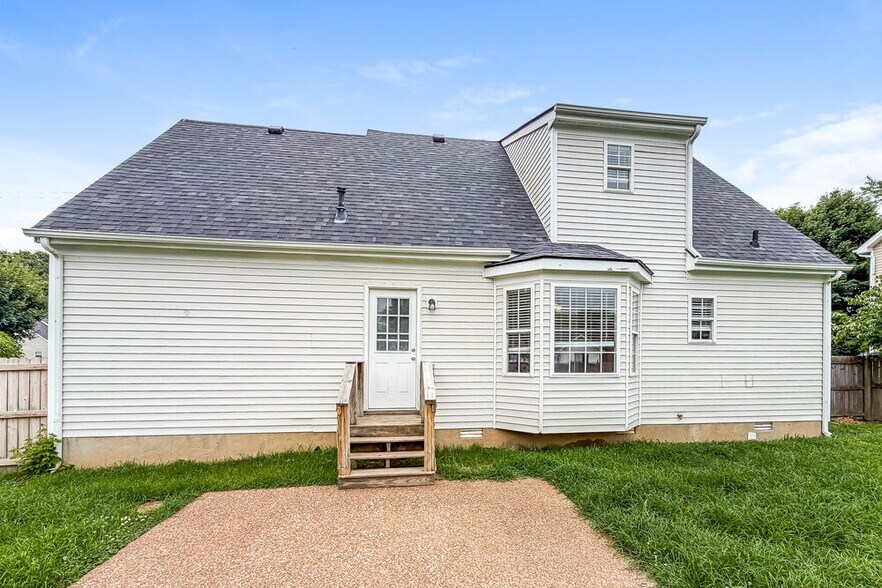 Building Photo - 2853 Sutherland Dr