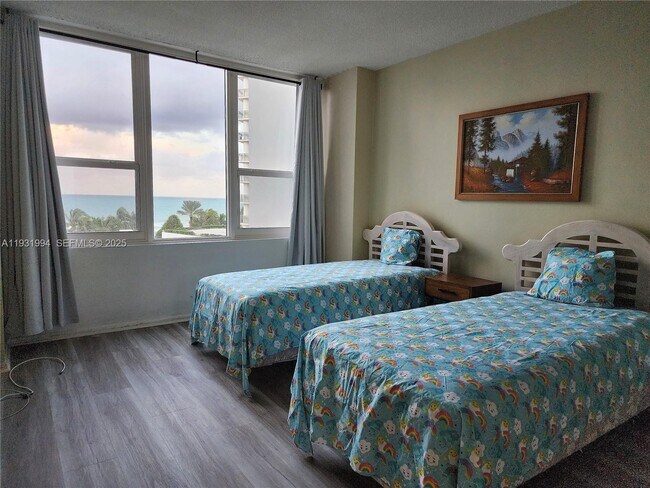 Building Photo - 3505 S Ocean Dr