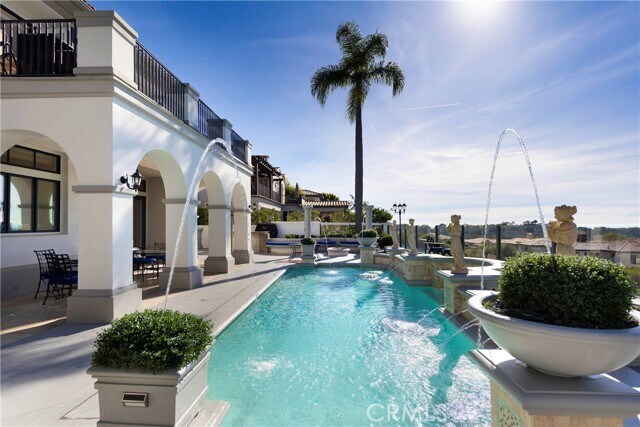 Building Photo - 7 Vista Luci