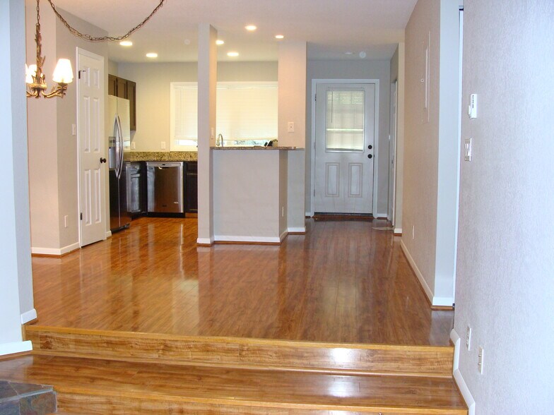 Building Photo - 945 Red Sandstone Rd