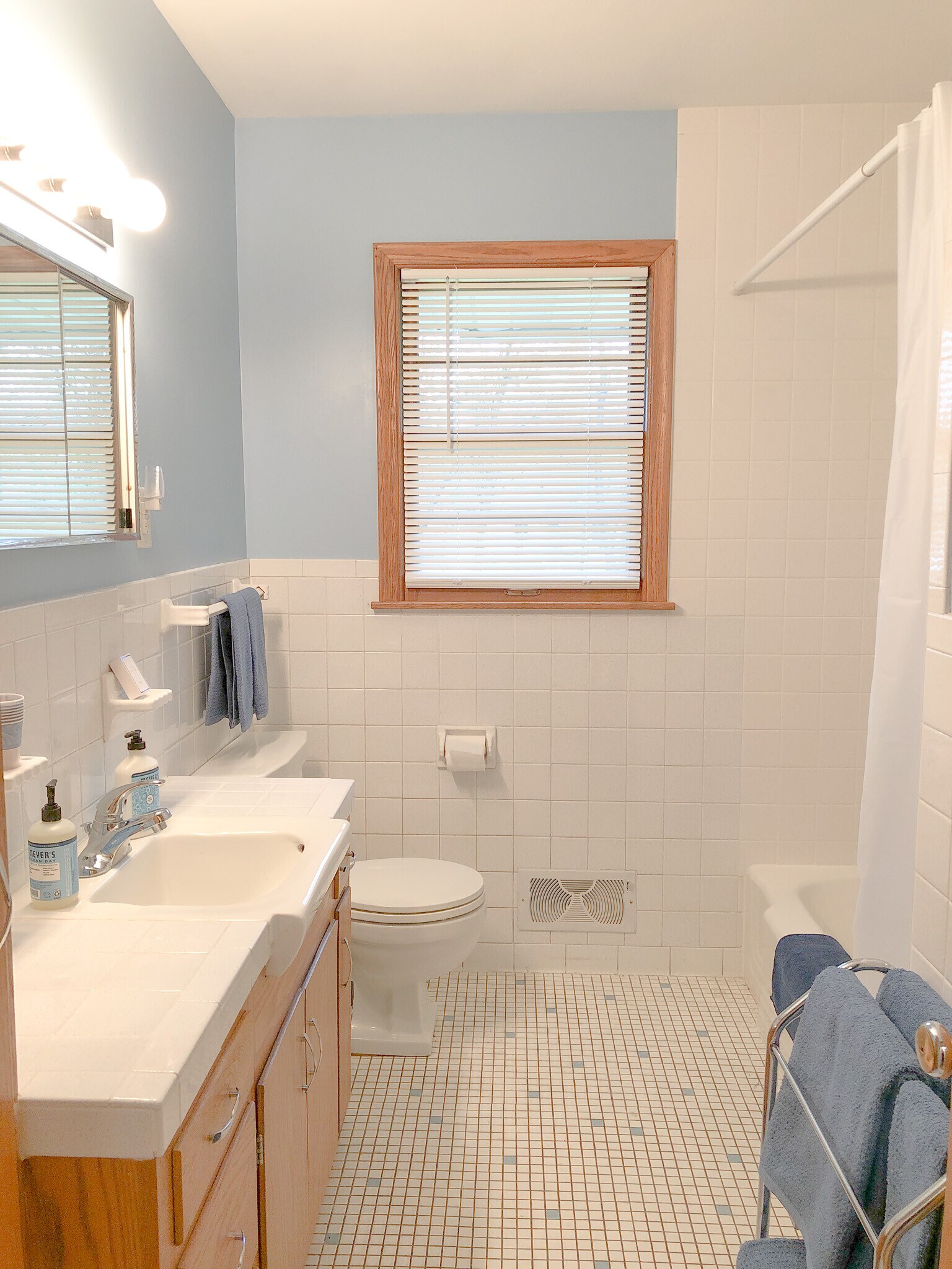 Bathroom - 2915 W 71st St