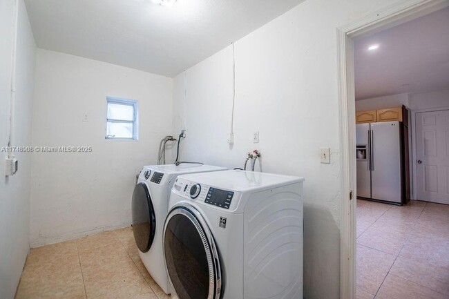 Building Photo - 1507 N 58th Ave