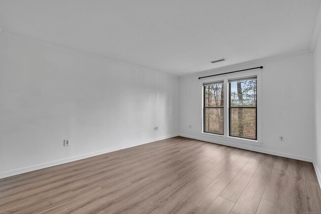 Building Photo - 7 Cottonwood Dr