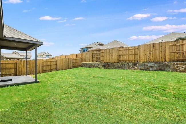 Building Photo - 526 Purple Heart Dr