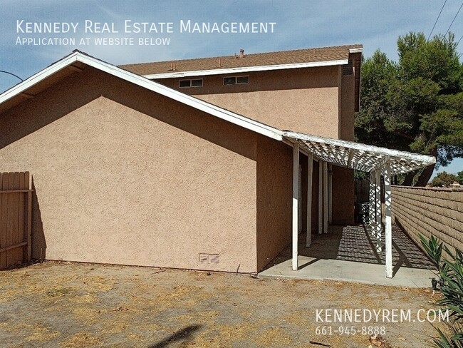 Building Photo - 44042 Palm Ln
