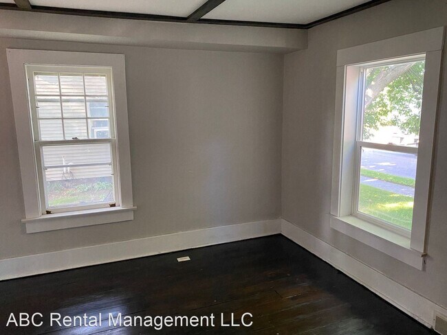 Building Photo - 3 br, 1 bath House - 312 Superior St