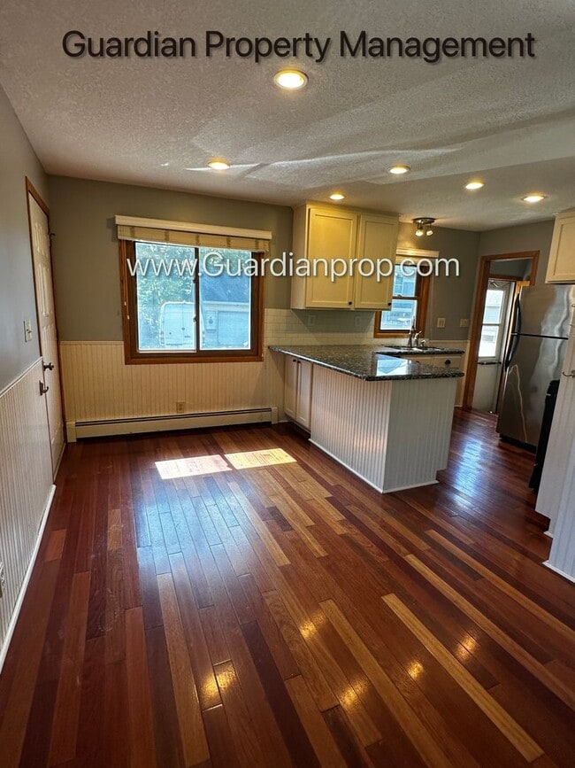 Building Photo - Orono Single Family Home, Large Garage, Sp...