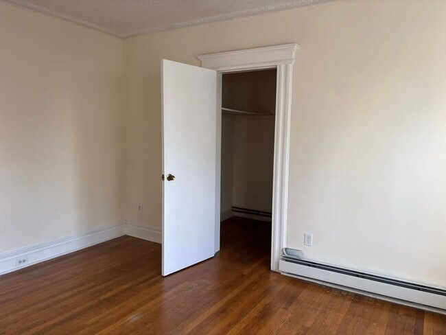 Building Photo - 478-480 Sanford Ave