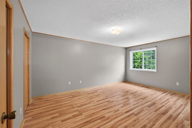 Building Photo - 9992 Fillmore St NE