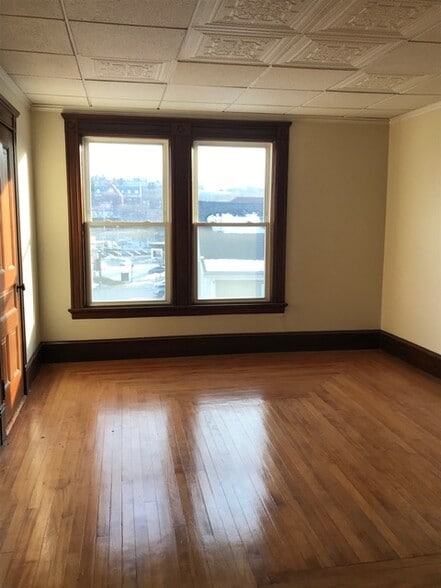 Building Photo - 659 Southbridge St