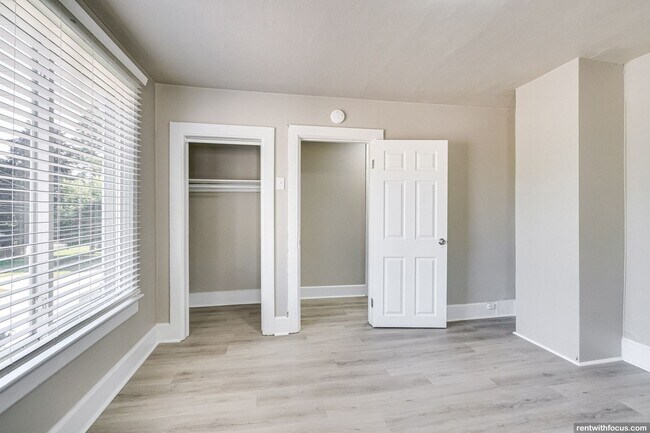 Building Photo - 1111 Oviatt St