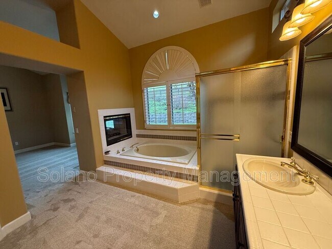 Building Photo - 685 Hillcrest Cir