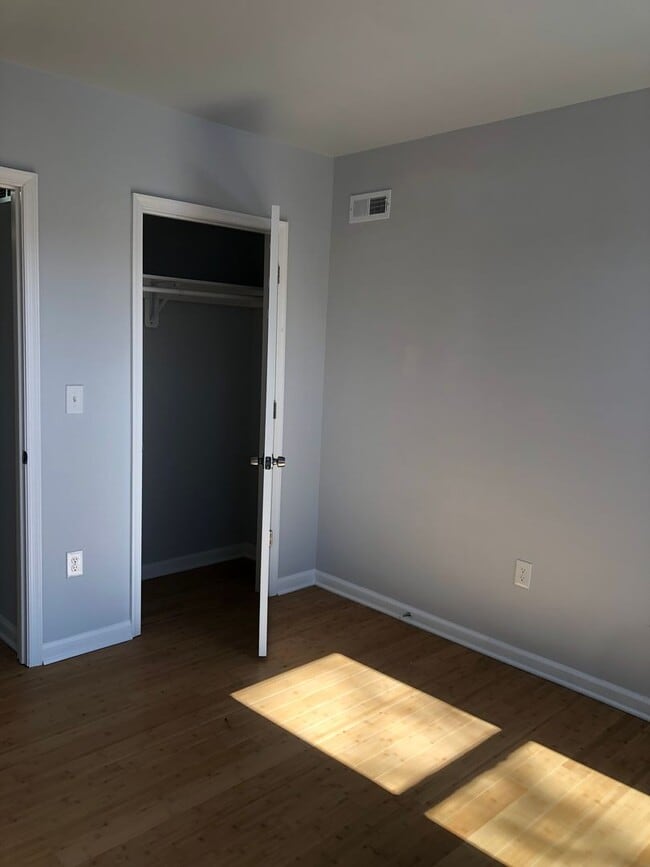 Building Photo - Voucher Approved 2 Bedroom with Den or 3 Bedroom Voucher 1.5 Bathroom