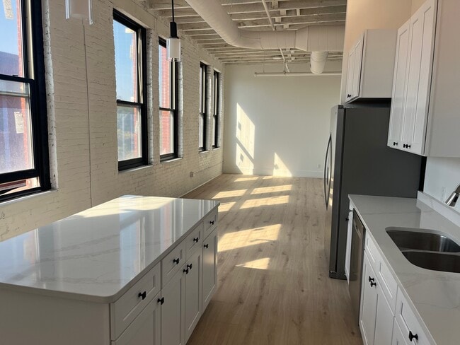 Building Photo - 311 Main St